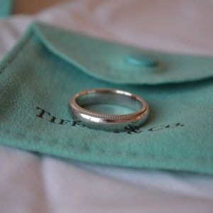 Tiffany & Co. Milgrain Wedding Band Ring Platinum 5.5 3mm wide (weight 7grams)